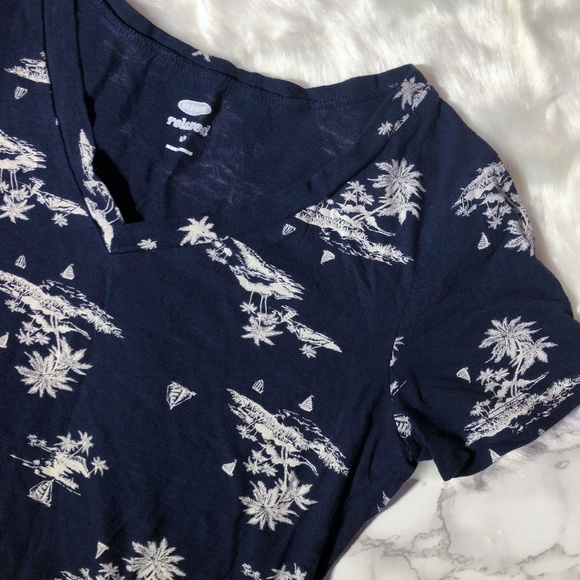 Old Navy Tops - ❗️LAST CHANCE ❗️ Old Navy Relaxed fit V Neck Tee